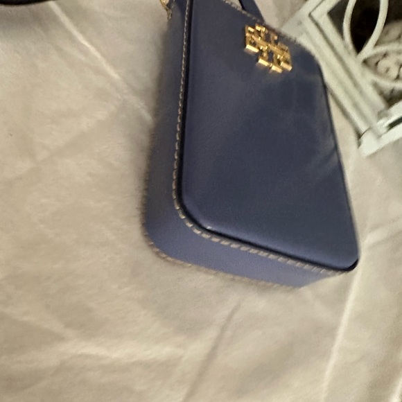 New Tory Burch Britten sell phone crossbody - Picture 7 of 7